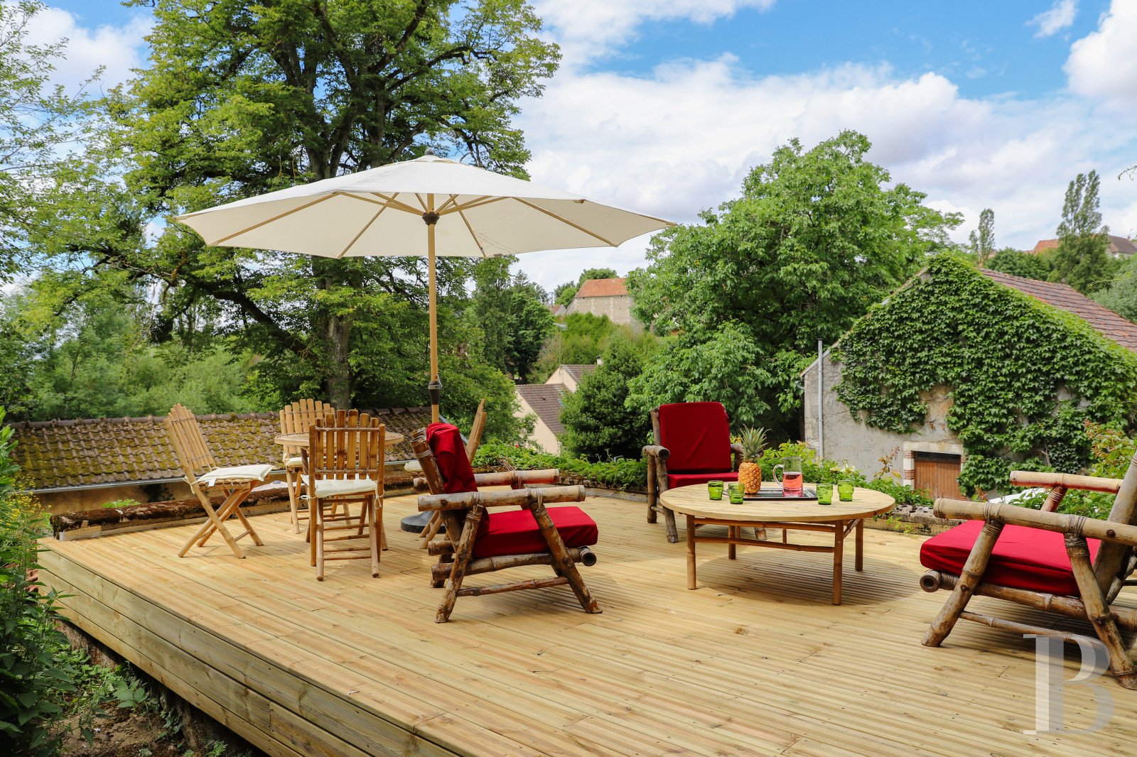 Dans l’Yonne, au sud d’Auxerre, un manoir du 19e siècle à l’orée d’un village - photo  n°3
